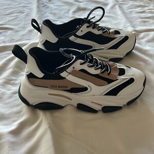 Women’s size 9 Steve Madden Possession Platform Sneaker